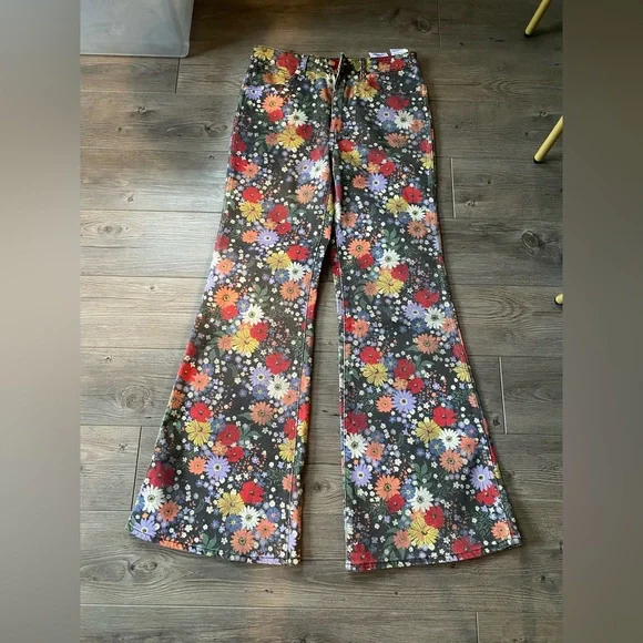 Floral Wrangler Jeans - Picture 2 of 8